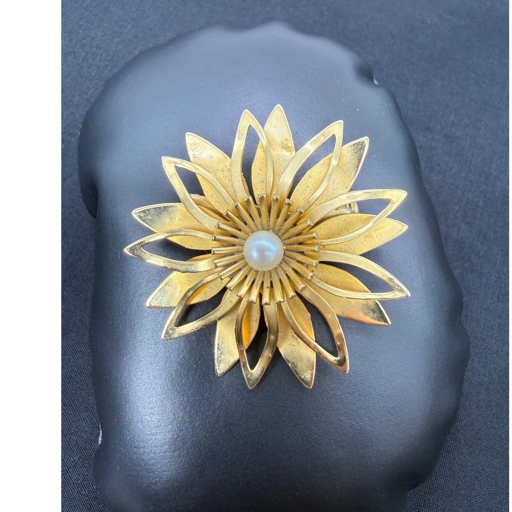 Vintage Gold Tone Sunburst Flower Brooch with Faux Pearl Center Pin